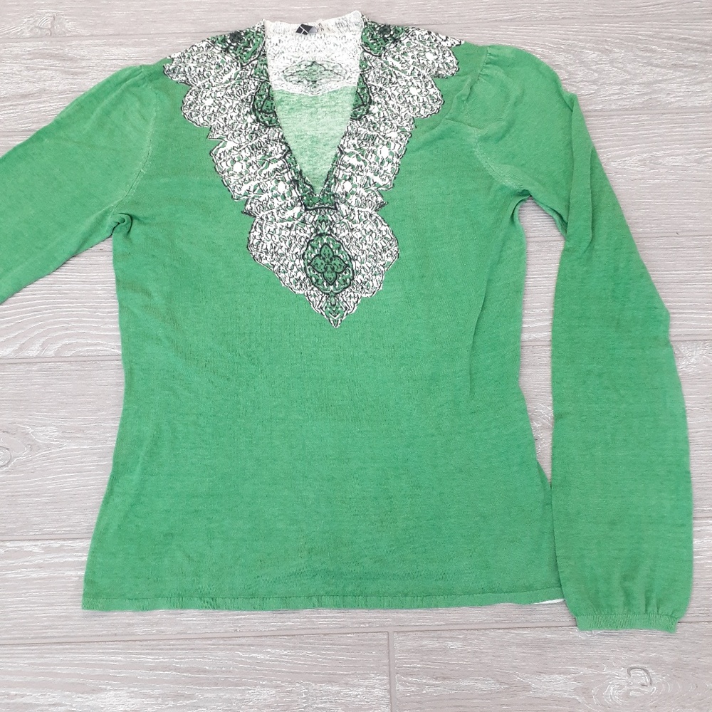 3/$20 Tahari green v neck blouse size m
